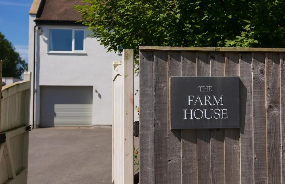 Stunningly Spacious Farm House And Annexe With 7 Beds-1